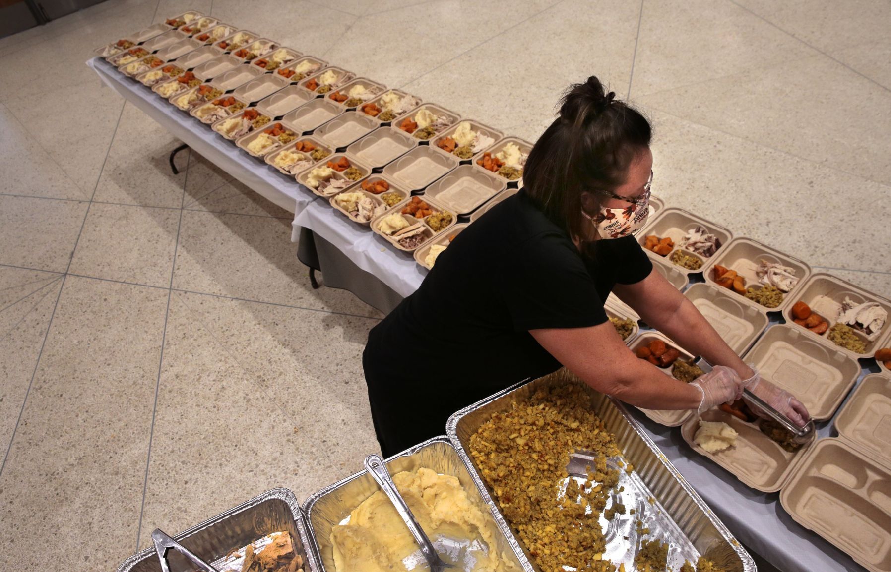 Temple preserves their Thanksgiving tradition, feeding the hungry with an eye on the virus